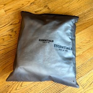 Essentials grey sweatshirt - light oatmeal